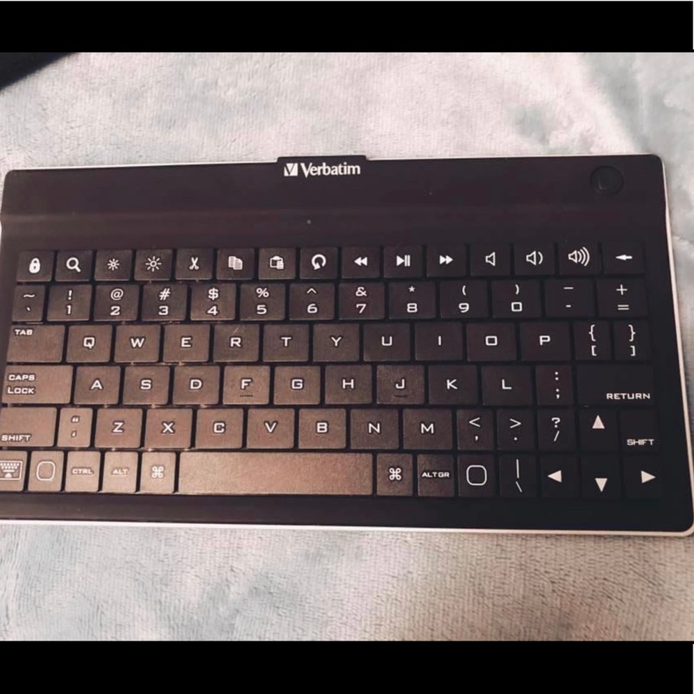 Wireless Keyboard - Picture 2 of 3